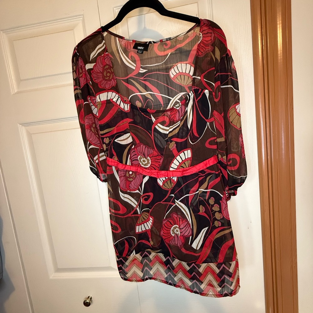 *Beautiful Sheer Mossimo Blouse - 16W/18W